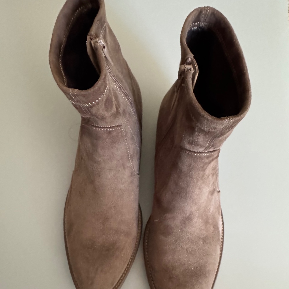 Vanelli suede boots 8.5 N